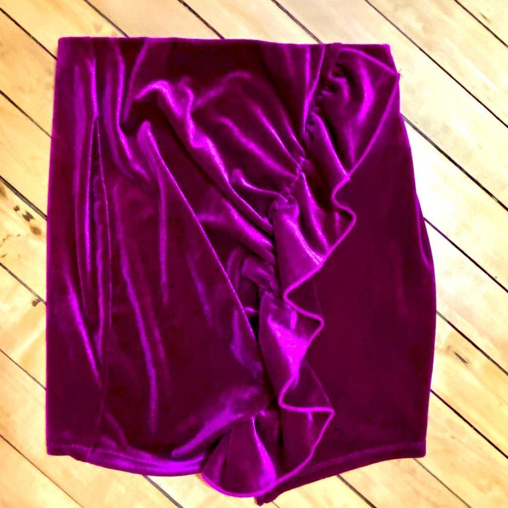 Fuchsia velveteen mini skirt sz small 🌺